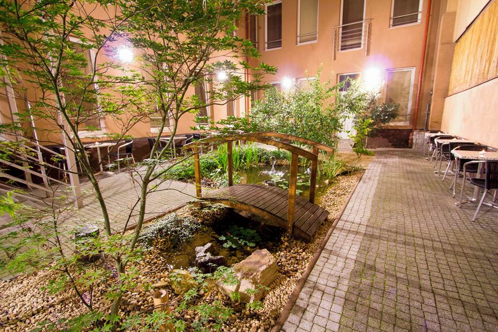 BUD_75711_Six_Inn_Hotel_0325_08.jpg