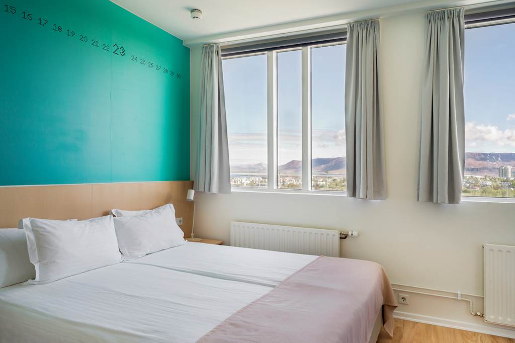 KEF_79067_Reykjavik_Lights_by_Keahotels_0623_01.jpg