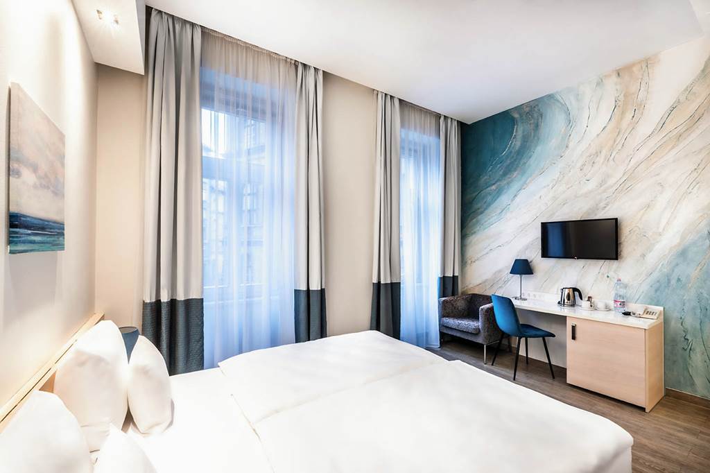BUD_69729_Atrium_Fashion_Hotel_0125_07.jpg