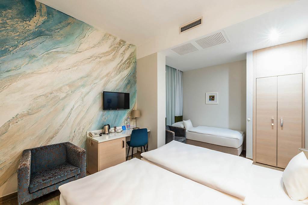 BUD_69729_Atrium_Fashion_Hotel_0125_11.jpg