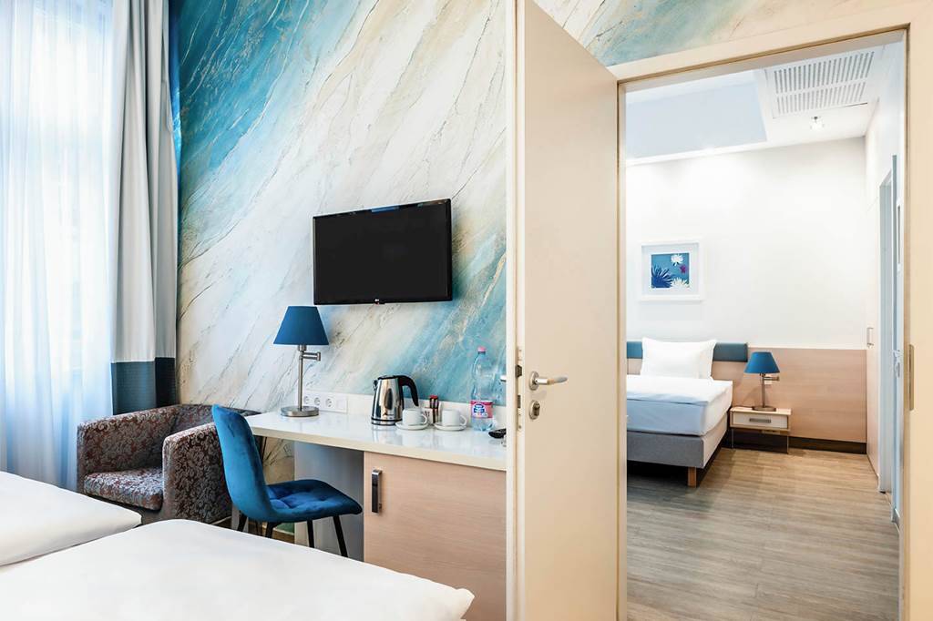 BUD_69729_Atrium_Fashion_Hotel_0125_14.jpg