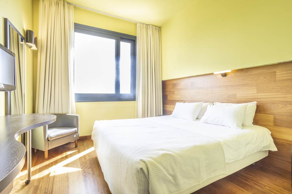 ATH_82710_Athens_Center_Square_Hotel_0522_06.jpg
