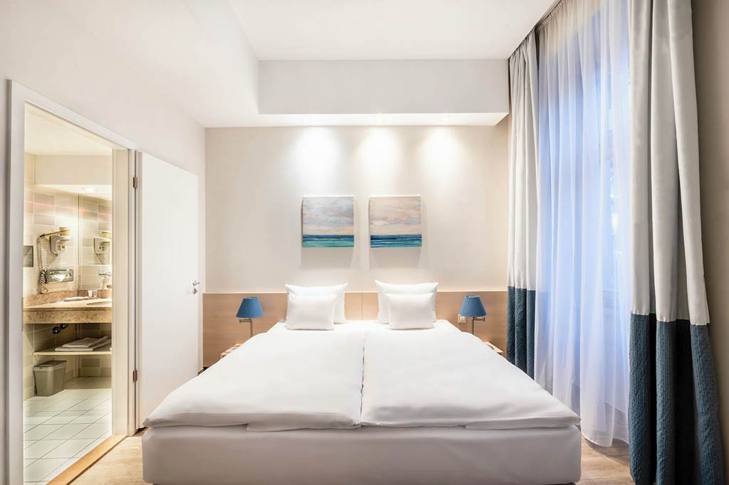 BUD_69729_Atrium_Fashion_Hotel_0125_08.jpg