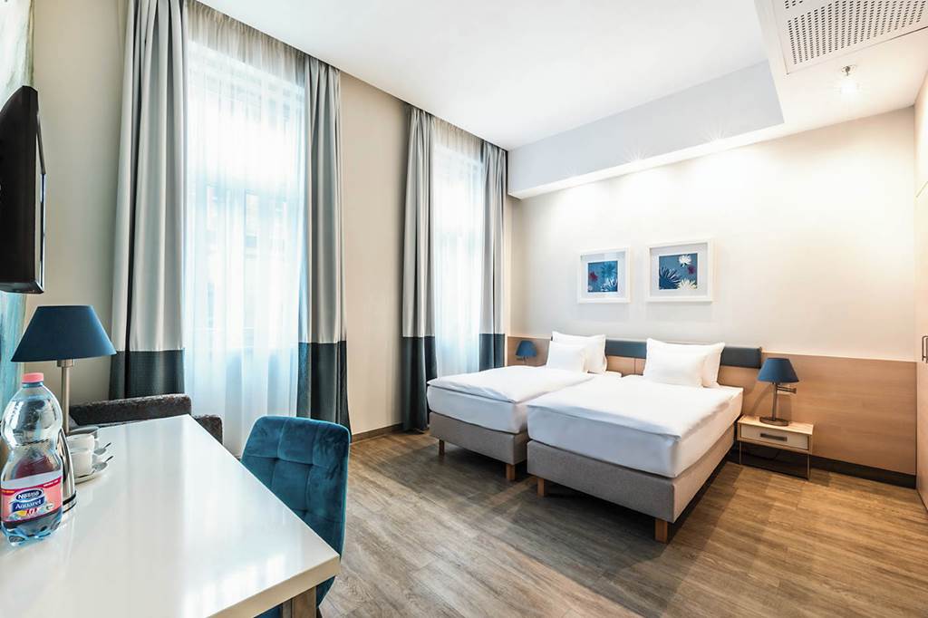 BUD_69729_Atrium_Fashion_Hotel_0125_02.jpg