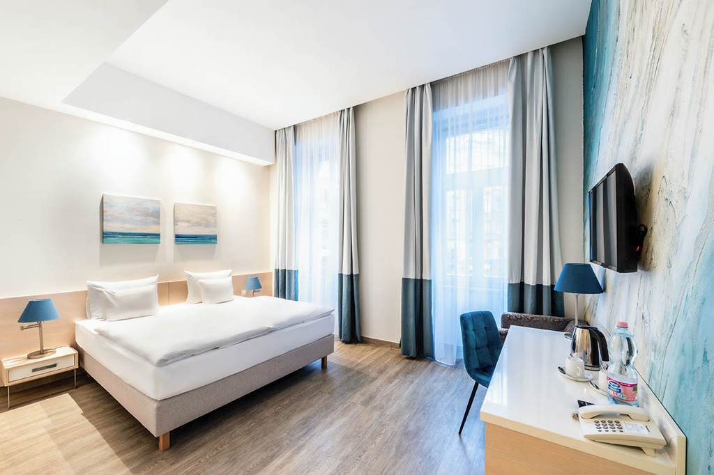 BUD_69729_Atrium_Fashion_Hotel_0125_09.jpg