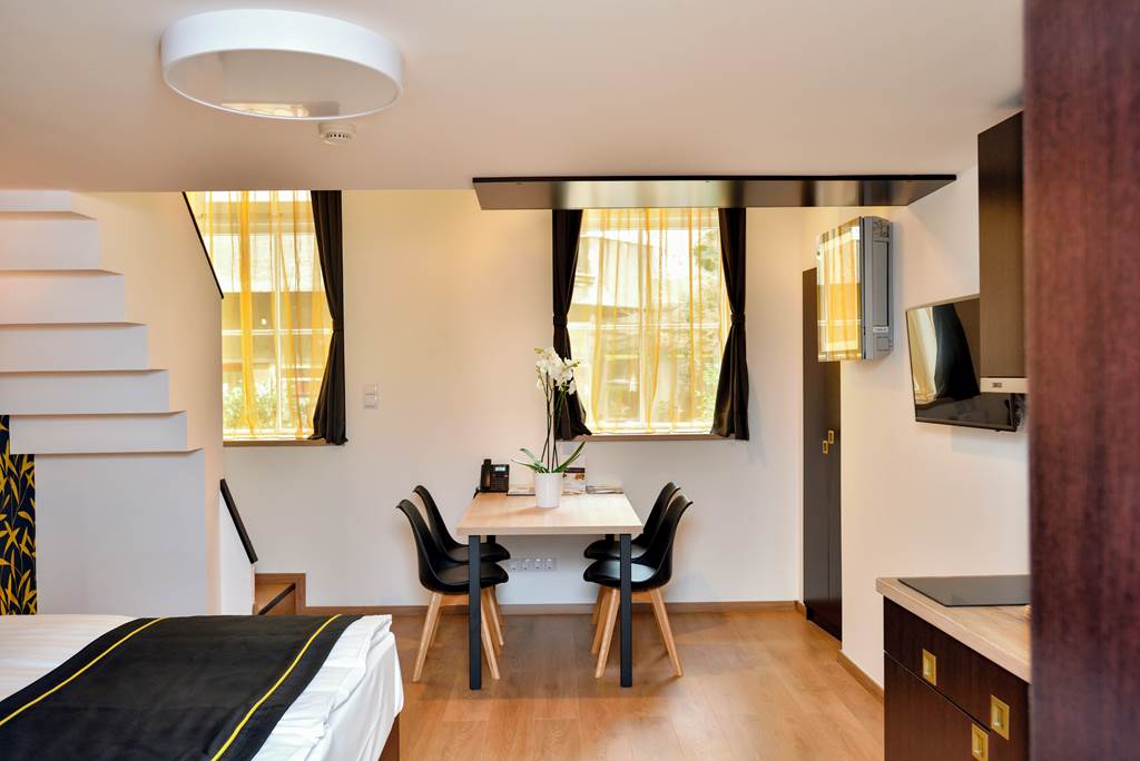 BUD_73899_Opera_Garden_&_Apartments_Hotel_0921_02.jpg