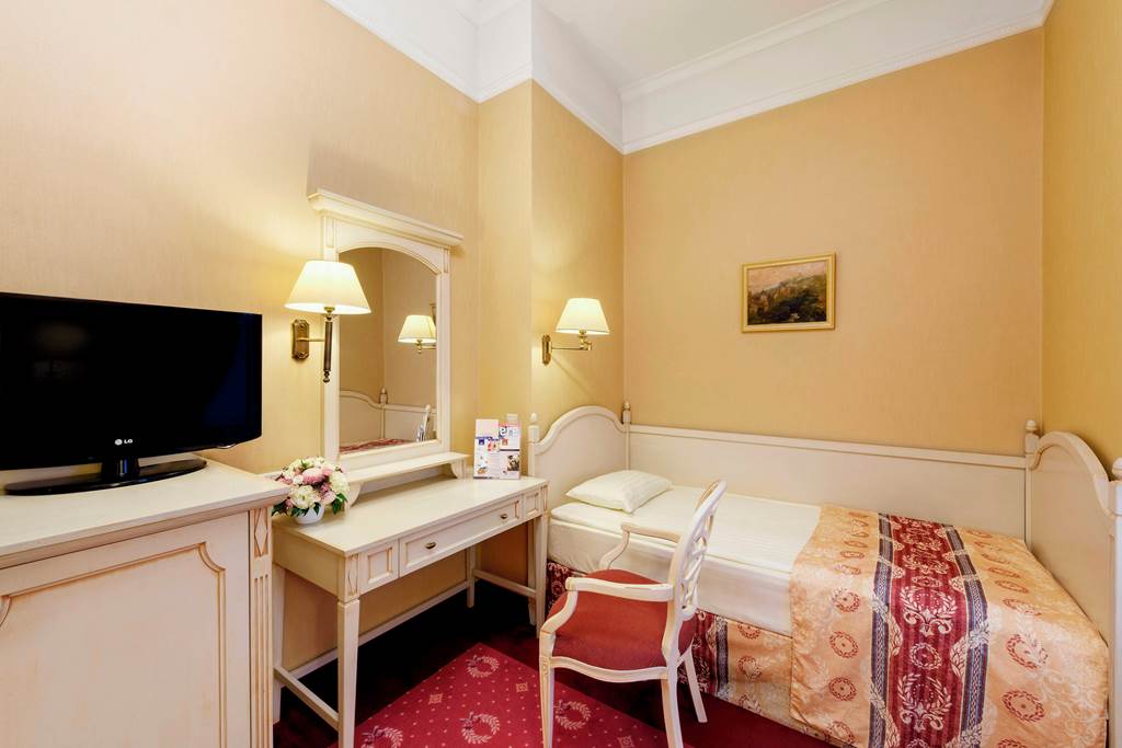 BUD_3967_Danubius_Hotel_Astoria_City_Centre_1222_05.jpg