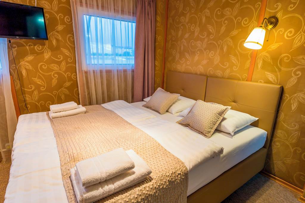 BUD_87995_Grand_Jules_Boat_Hotel_0824_09.jpg