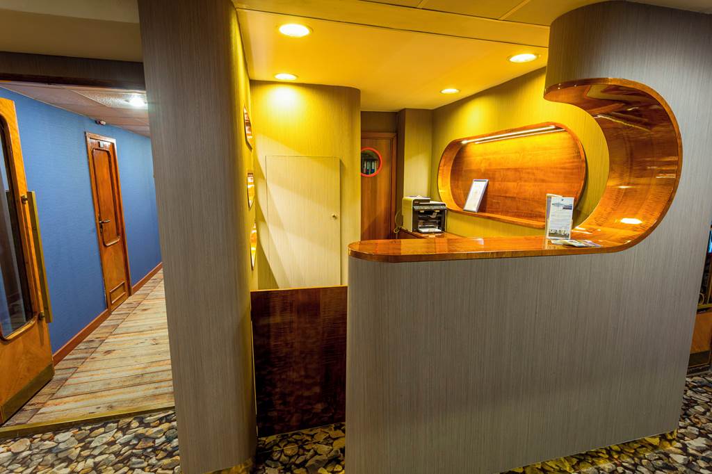 BUD_87995_Grand_Jules_Boat_Hotel_0824_02.jpg