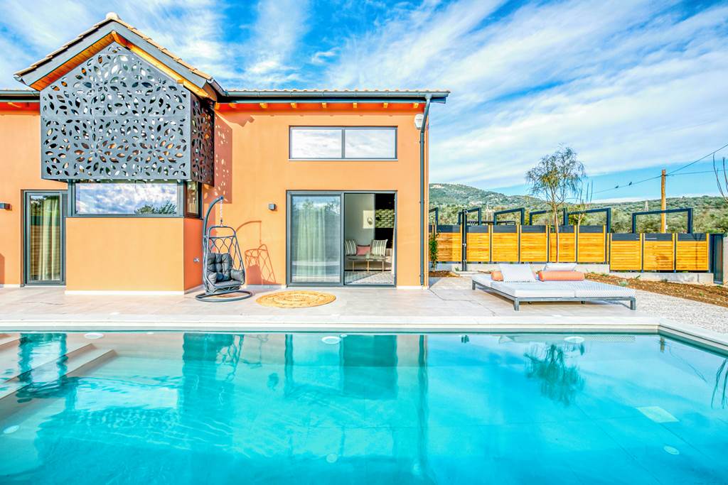 PVK_86863_Villa_Fire_1223_01.jpg
