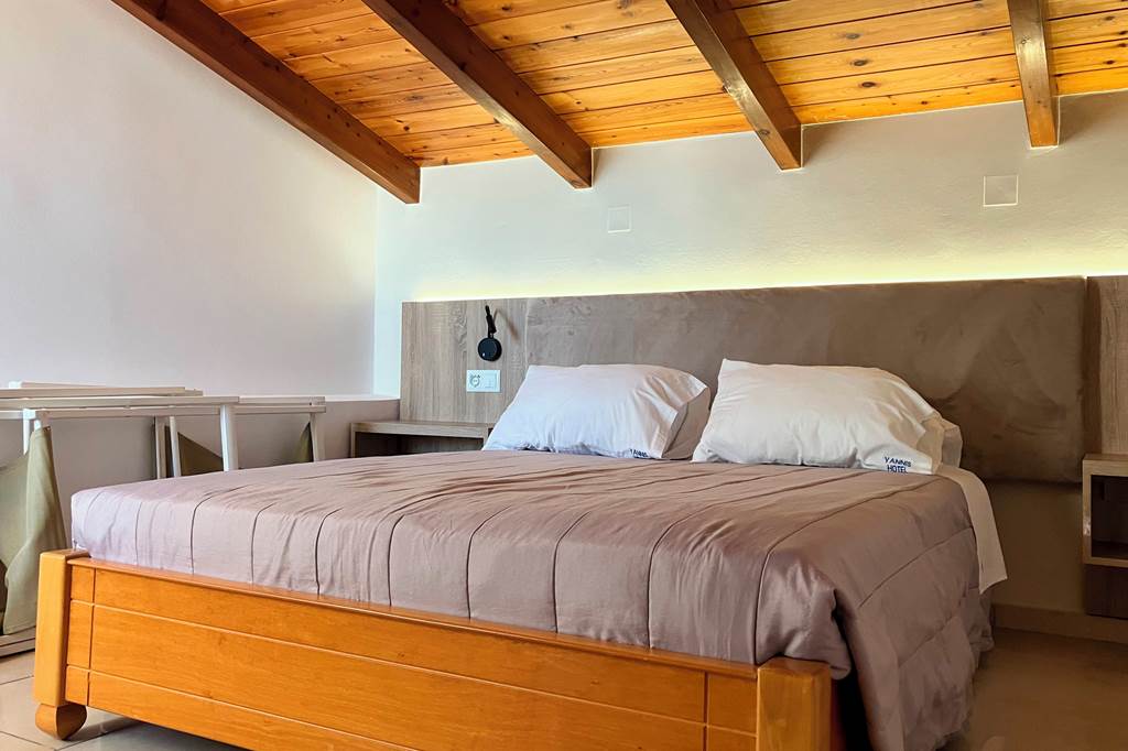 PVK_80559_Yiannis_Hotel_0624_04.jpg