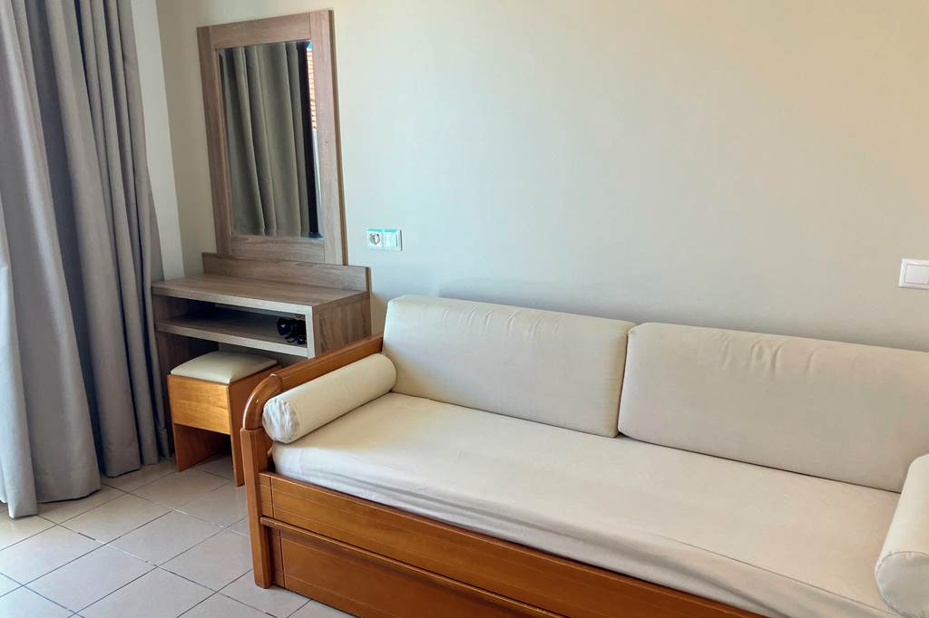 PVK_80559_Yiannis_Hotel_0624_07.jpg