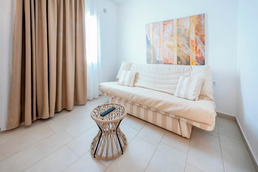 JTR_82654_Smy_Orizontes_Santorini_0823_05.jpg