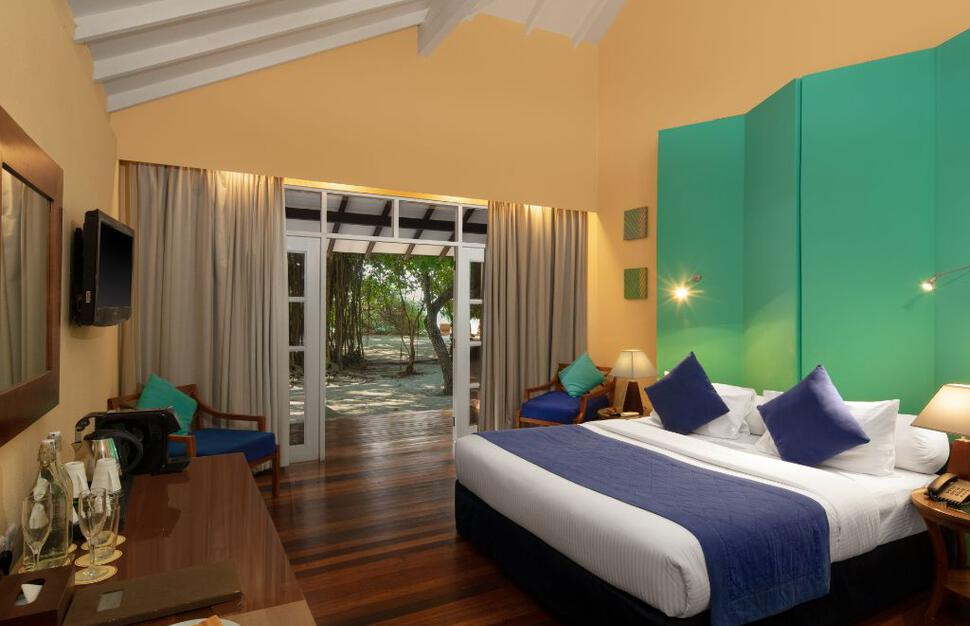 Adaaran-Select-Meedhupparu-Prestige-Water-Villas-Maldives-4.jpg