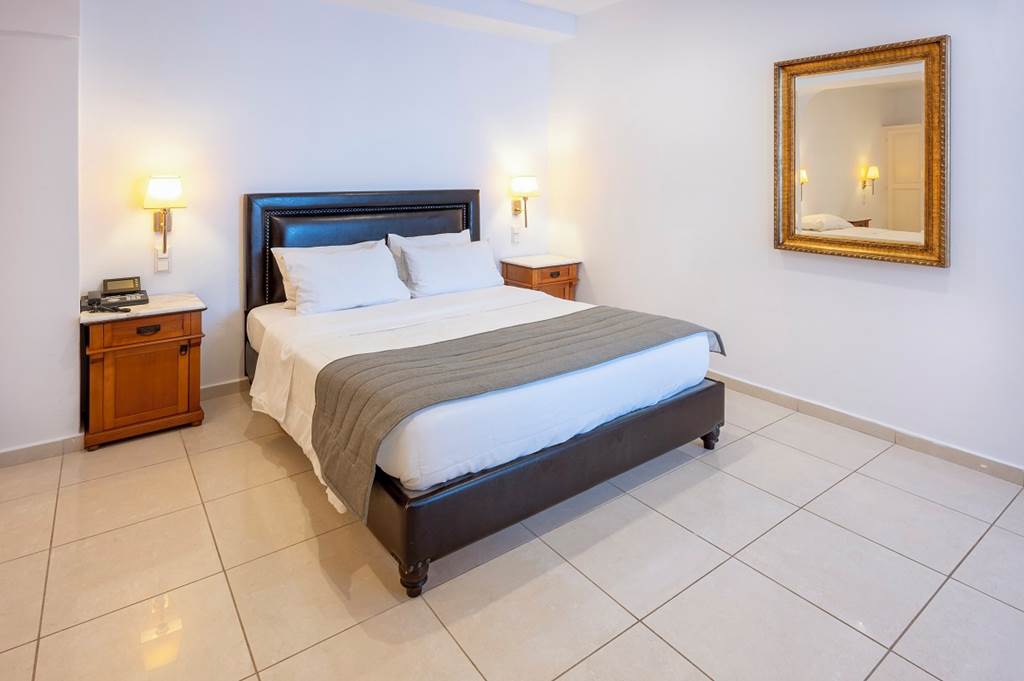 JTR_81480_Mediterranean_White_Resort_0523_15.jpg