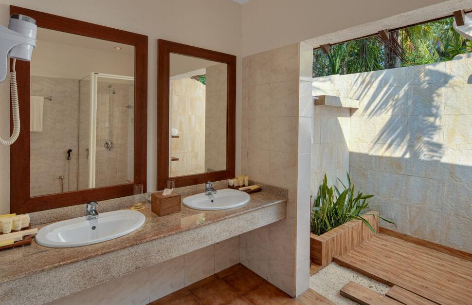 Adaaran-Select-Meedhupparu-Prestige-Water-Villas-Maldives-5.jpg