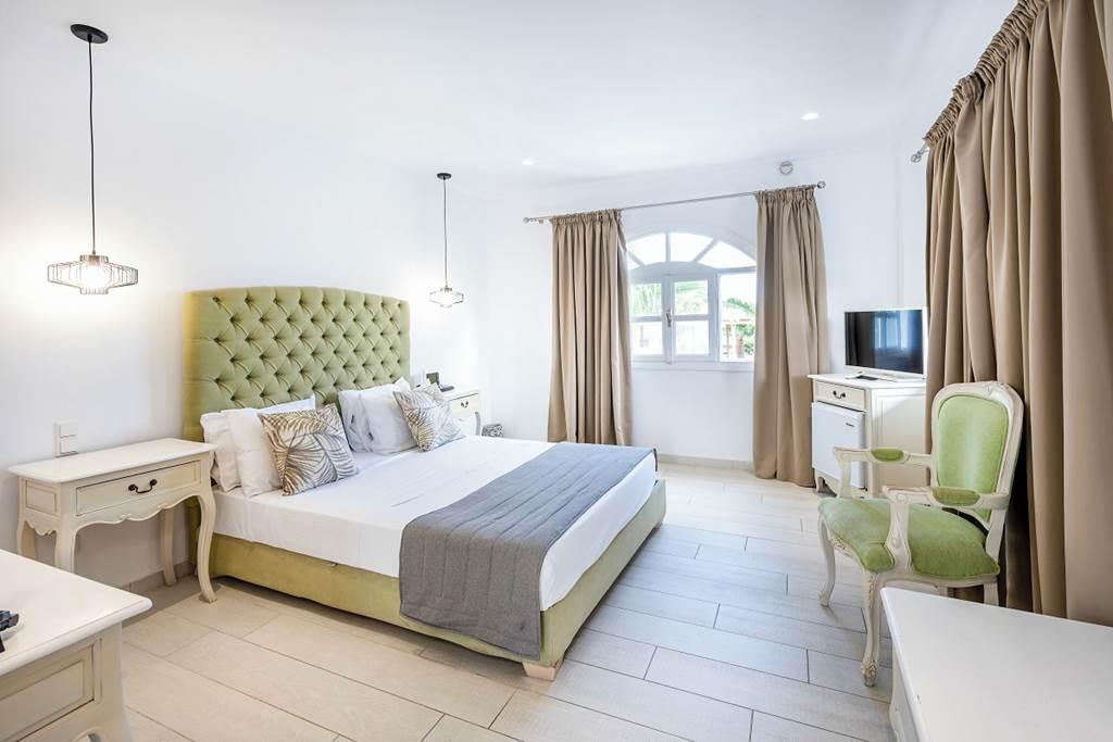 JTR_81480_Mediterranean_White_Resort_0123_38.jpg