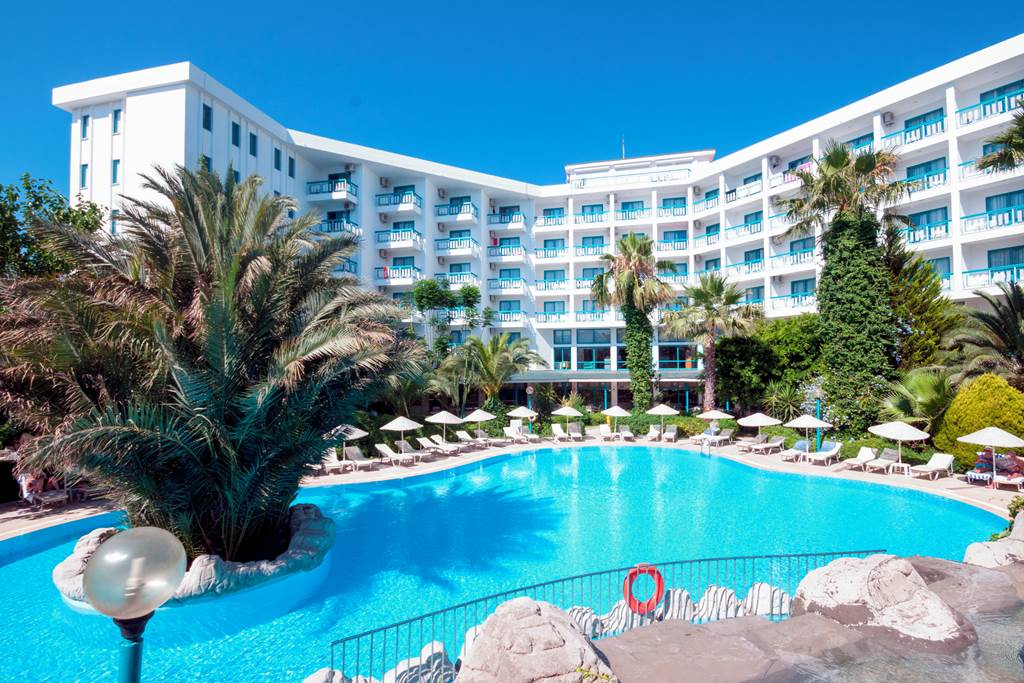 DLM_82840_Tropical_Beach_Hotel_0321_06.jpg