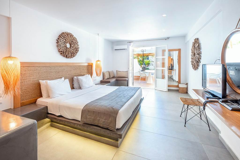 JTR_81480_Mediterranean_White_Resort_0123_29.jpg