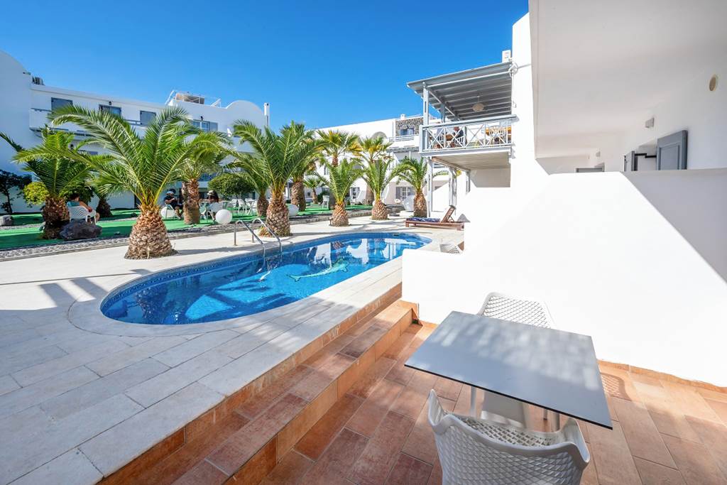 JTR_81480_Mediterranean_White_Resort_0123_24.jpg