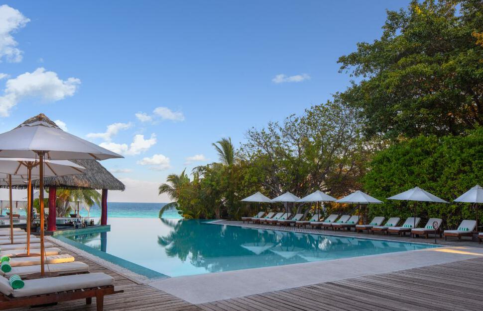 Adaaran-Select-Meedhupparu-Prestige-Water-Villas-Maldives-3.jpg