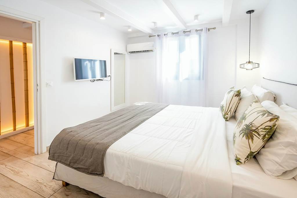 JTR_81480_Mediterranean_White_Resort_0123_54.jpg