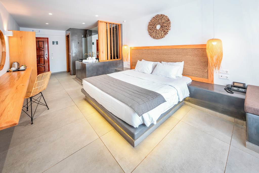JTR_81480_Mediterranean_White_Resort_0123_26.jpg