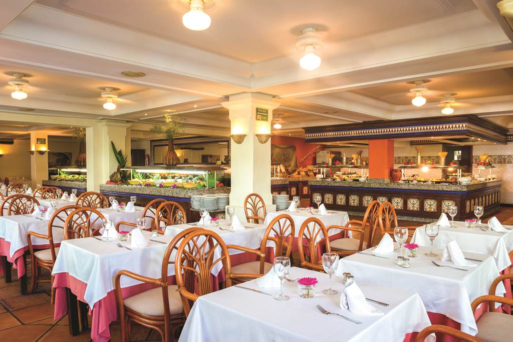 AGP_73432_Blue_Bay_Banus_0815_16.jpg