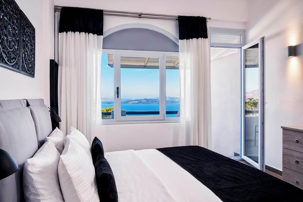 JTR_82718_Mr_and_Mrs_White_Santorini_0521_10.jpg