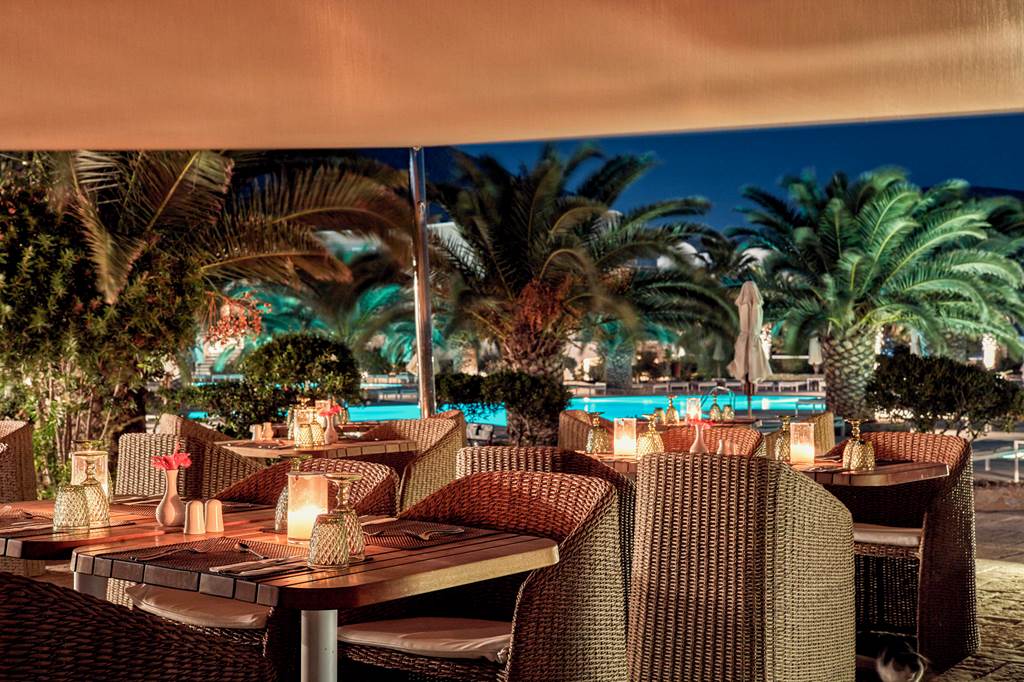 JTR_81456_Santo_Miramare_Resort_1119_05.jpg