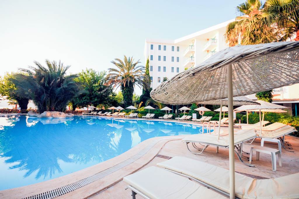 DLM_82840_Tropical_Beach_Hotel_0321_08.jpg