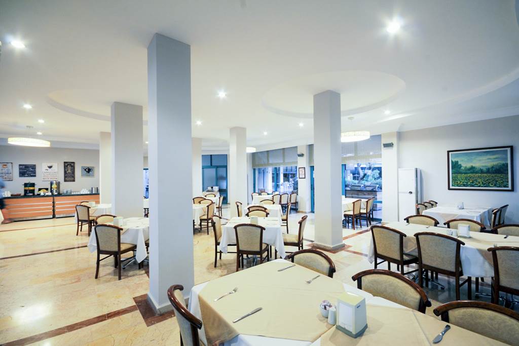 DLM_82840_Tropical_Beach_Hotel_0321_01.jpg