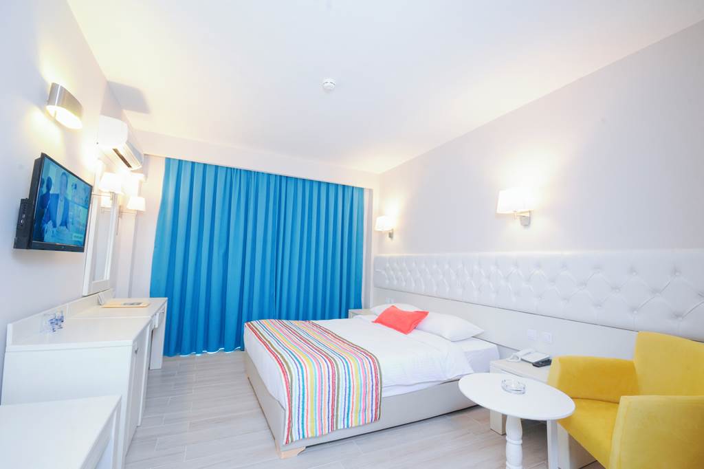 DLM_82840_Tropical_Beach_Hotel_0321_03.jpg