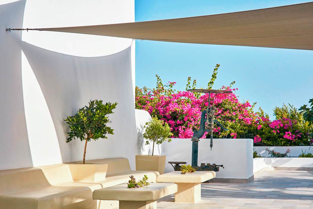 JTR_81459_Santorini_Palace_1119_02.jpg