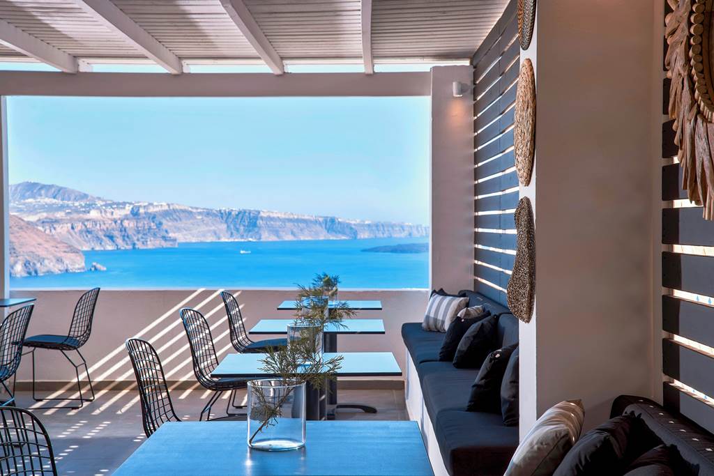 JTR_82718_Mr_and_Mrs_White_Santorini_0521_04.jpg