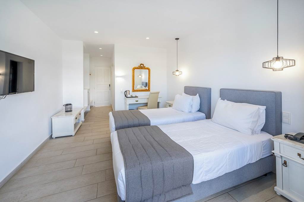 JTR_81480_Mediterranean_White_Resort_0123_37.jpg
