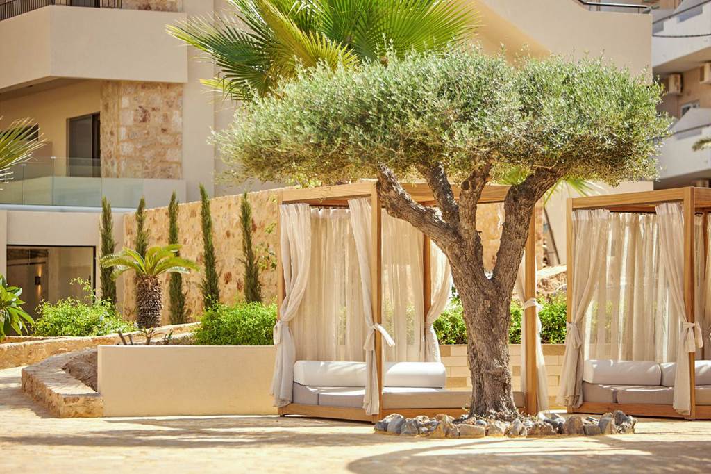 HER_83211_Alai_Beach_Resort_0924_01.jpg