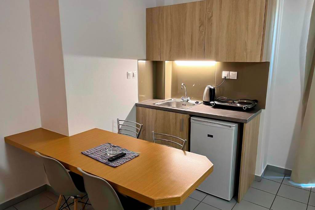 HER_72025_Acropolis_Apartments_0822_08.jpg
