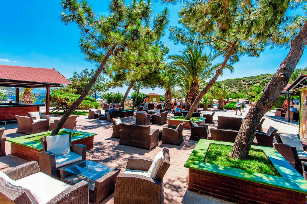 ADB_78380_Tusan_Beach_Resort_1221_03.jpg