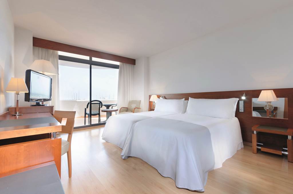 PMI_347_TRYP_BELLVER_0412_08.jpg