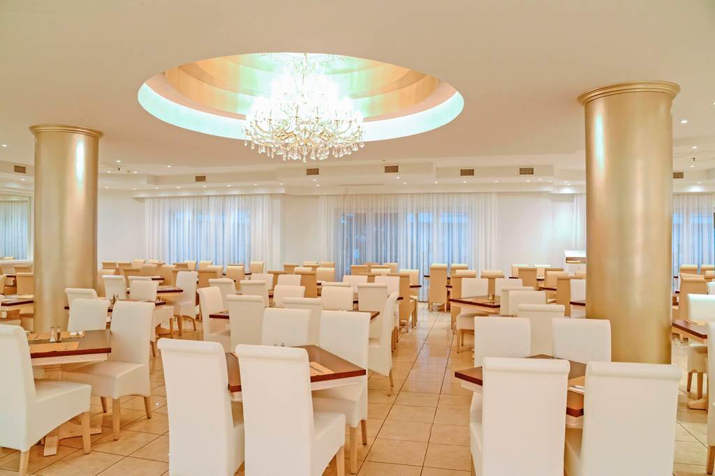 HER_81583_Magda_Hotel_Club_1119_04.jpg