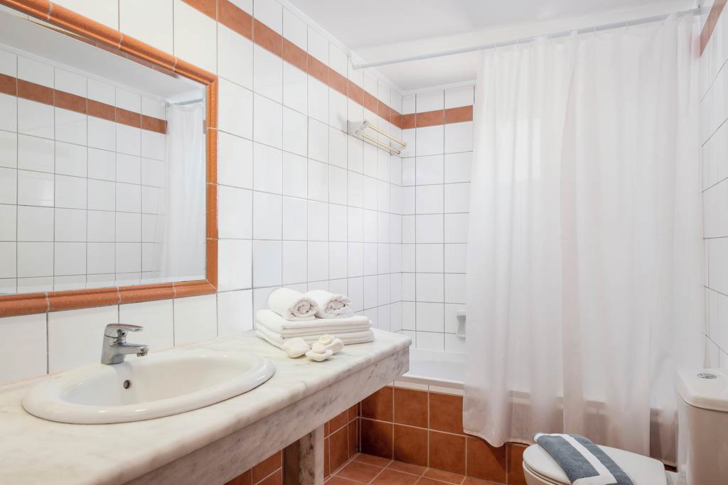 HER_81583_Magda_Hotel_Club_0321_15.jpg
