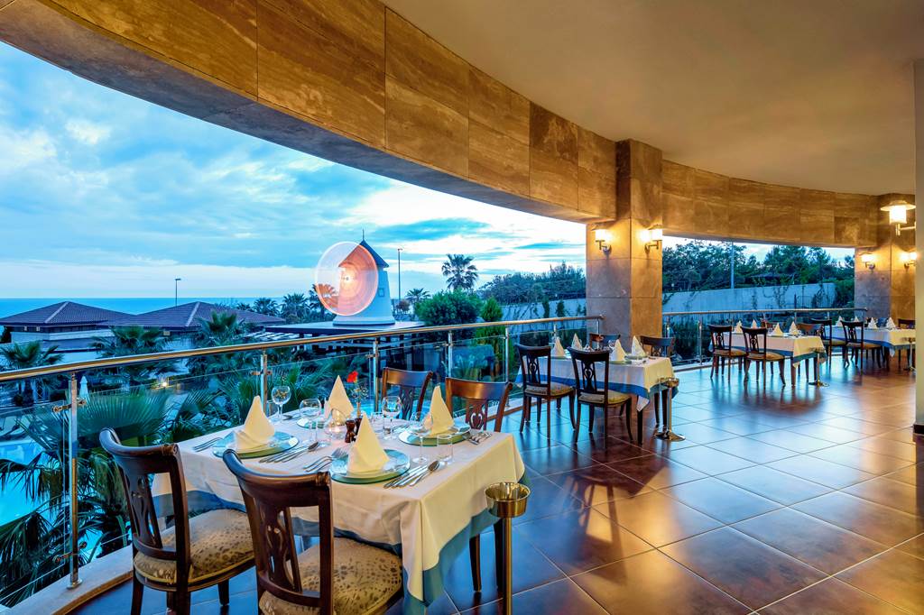 AYT_81194_Alba_Royal_Hotel_1019_02.jpg