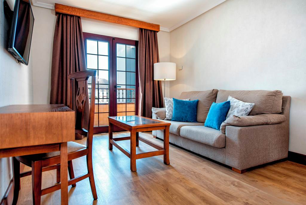 TFS_31_Paradise_Park_Fun_Lifestyle_Hotel_1220_50.jpg