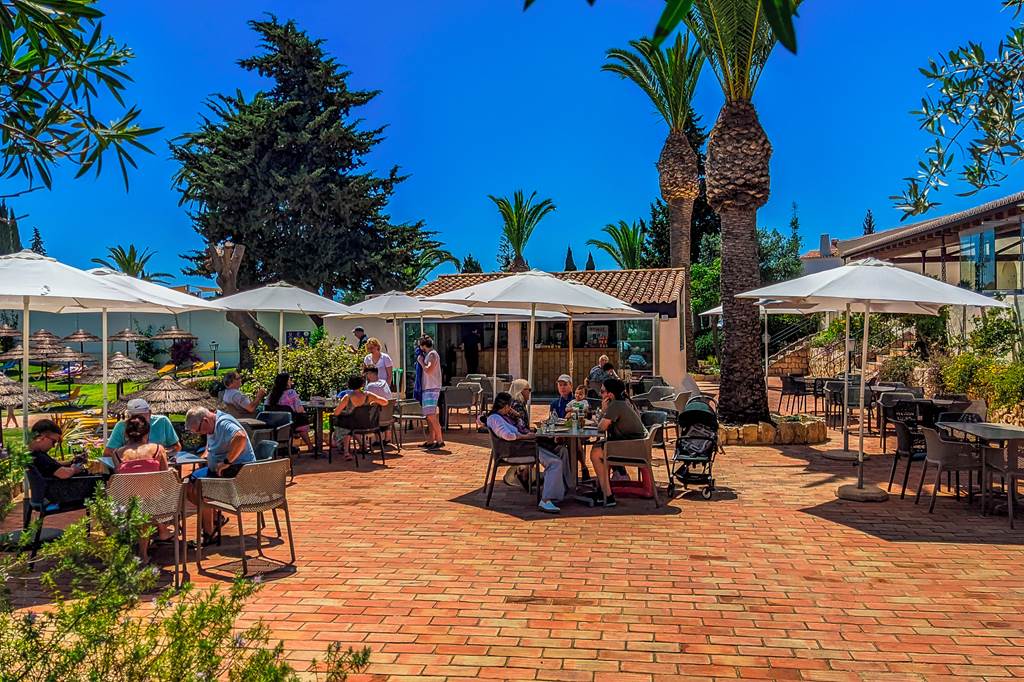FAO_1023_Rocha_Brava_Village_Resort_0524_01.jpg