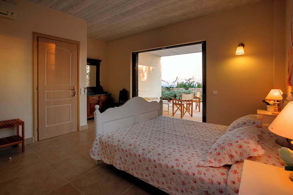 EFL_84483_Villa_Linatela_1022_03.jpg
