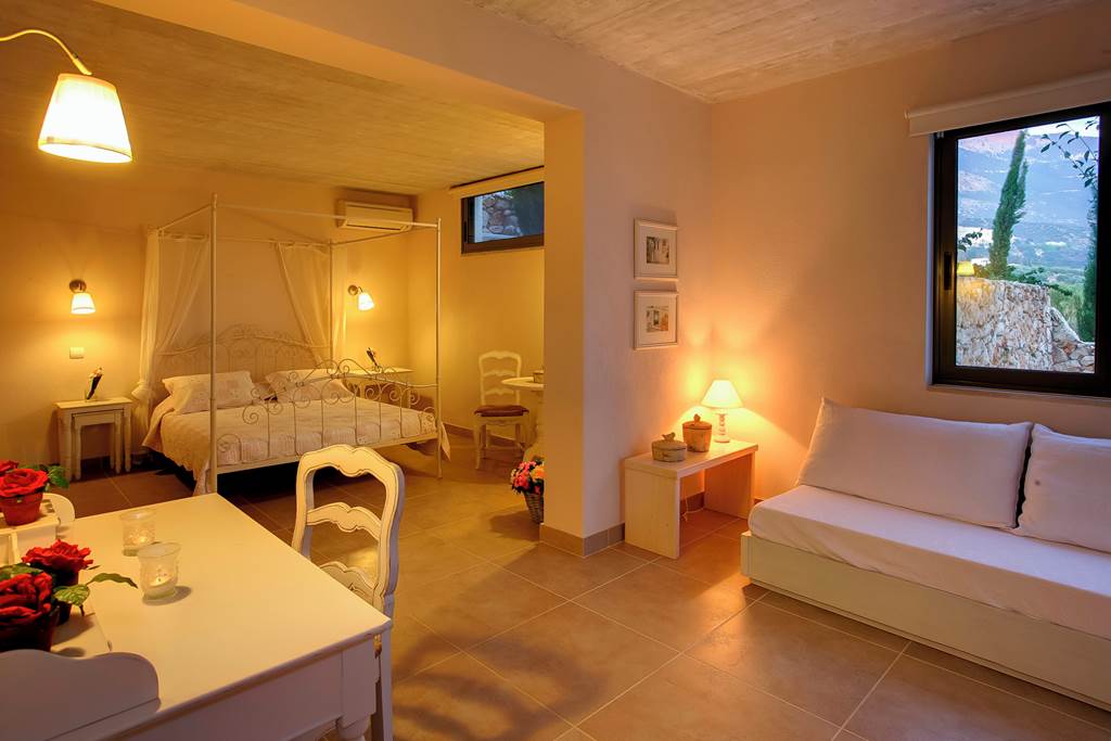 EFL_84483_Villa_Linatela_1022_02.jpg