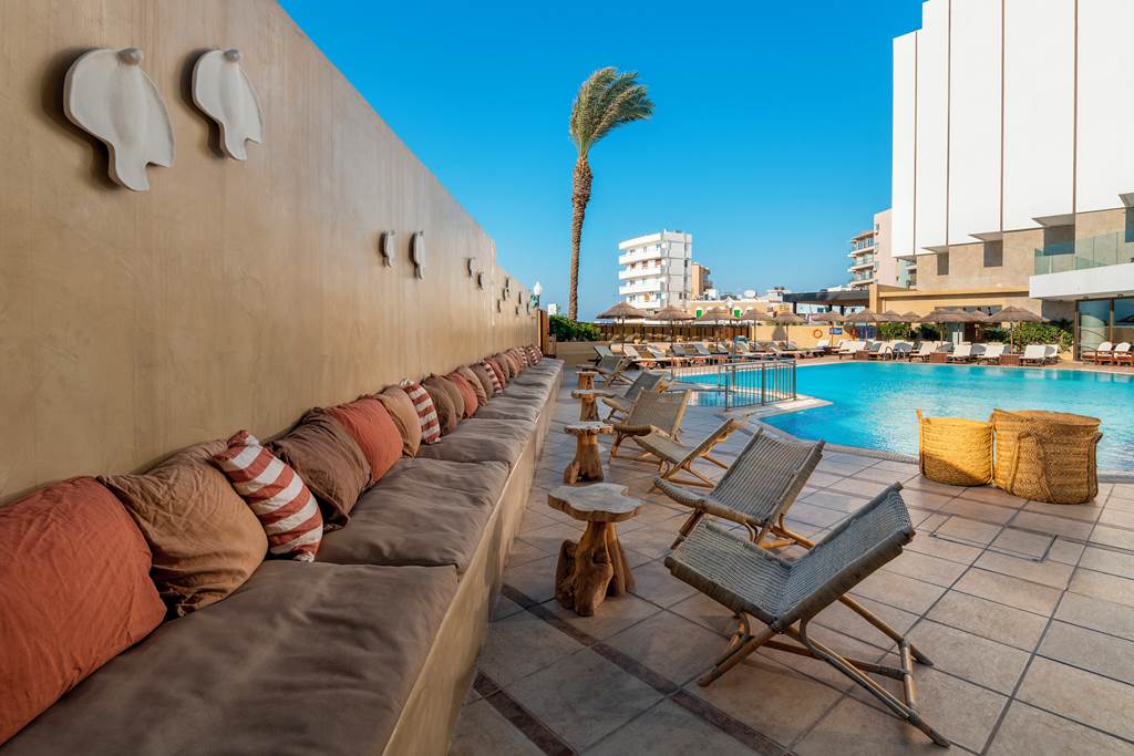 RHO_70349_Blue_Sky_Hotel_0623_13.jpg
