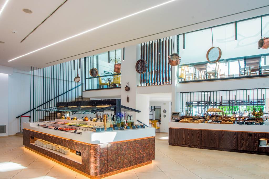 HER_70901_The_Albatros_Spa_&_Resort_Hotel_1124_04.jpg