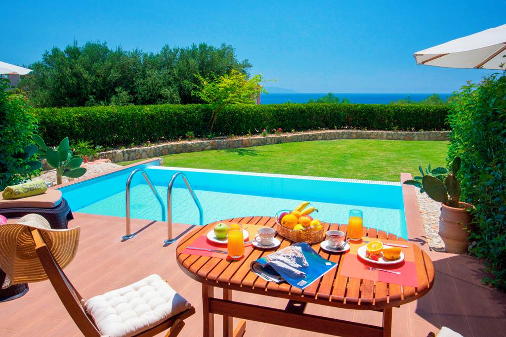 EFL_81826_Trapezaki_Bay_Cottage_1219_12.jpg